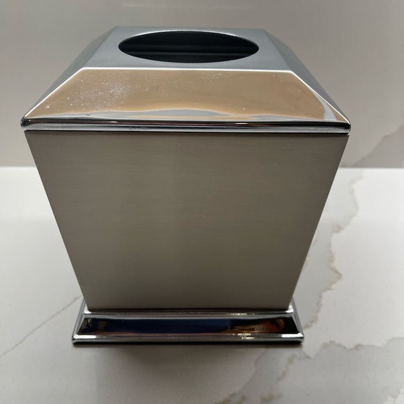 Square Kleenex box cover silver like new - Picture 7 of 10